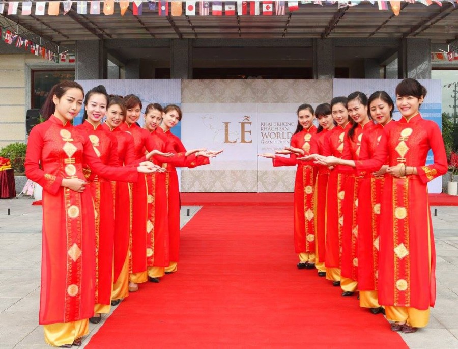 PG làm lễ tân đón khách sự kiện cho công ty