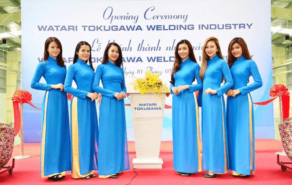 Thuê lễ tân PG chuyên nghiệp sẽ làm cho khách mời hài lòng về cách phục vụ