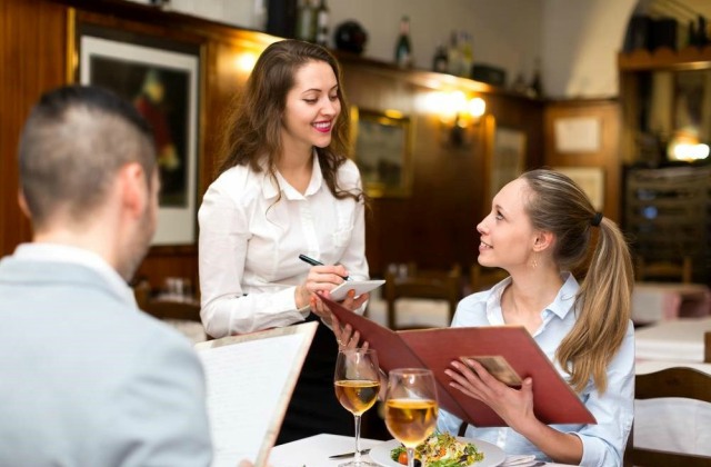 nhân viên phục vụ bàn là gì