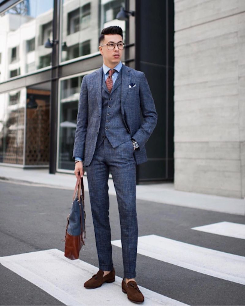 Nam giới lựa chọn trang phục đi xin việc