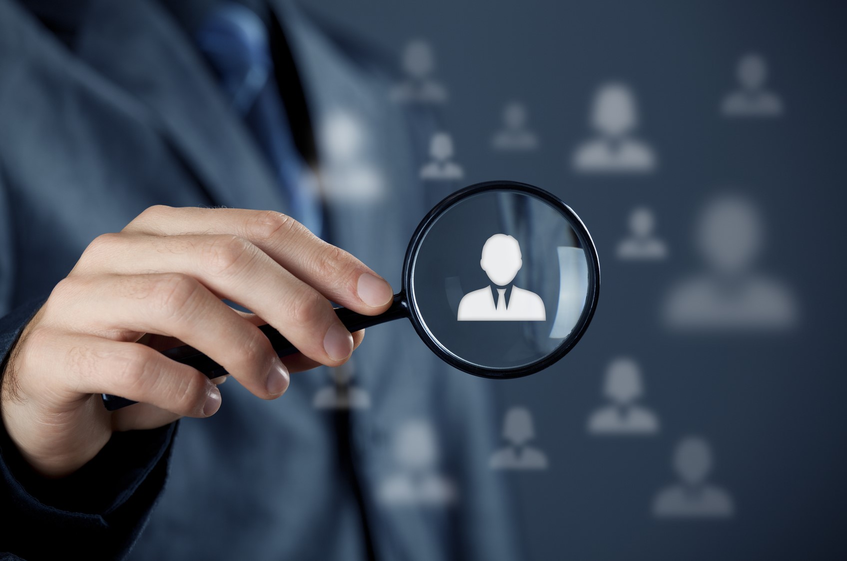 Headhunter đã xuất hiện như một “cơn nắng hạn gặp mưa rào” giúp ứng viên và doanh nghiệp “tìm một nửa hoàn hảo” của mình
