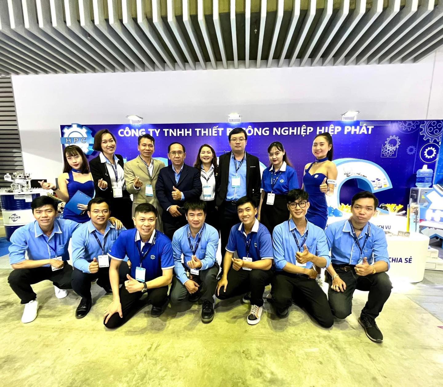 Outsourcing được hiểu là dịch vụ thuê ngoài